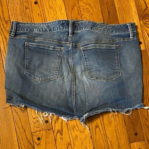 TORRID SKINNY SHORTS‎ - medium WASH WITH RIPPED DESTRUCTION AND FRAYED HEM - Picture 6 of 7